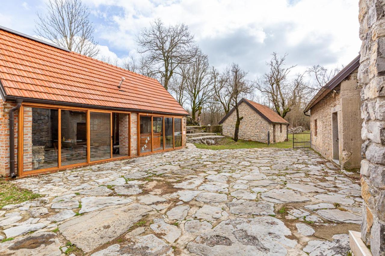 Sokol - Secret Forest House Gracac  Exterior photo