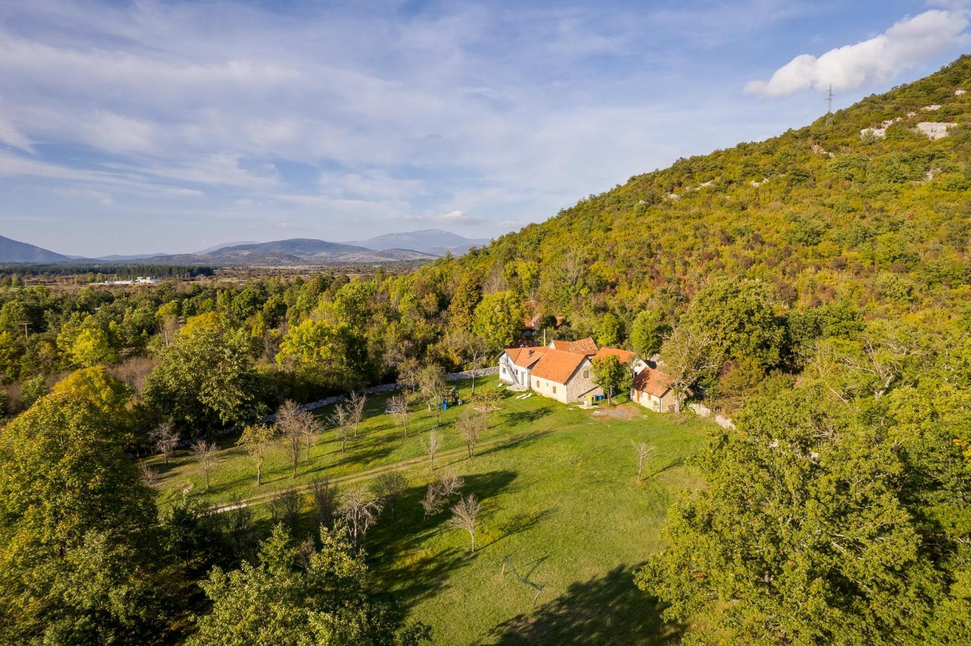 Sokol - Secret Forest House Gracac  Exterior photo